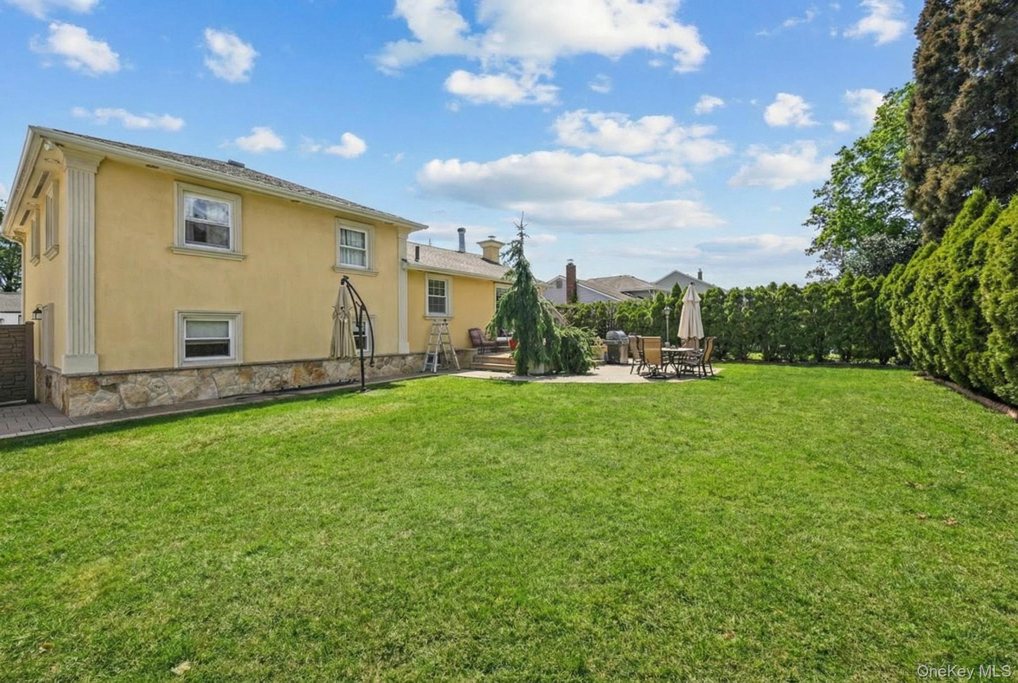 16 Tudor Road Hicksville, NY 11801 - Photo 5 of 24