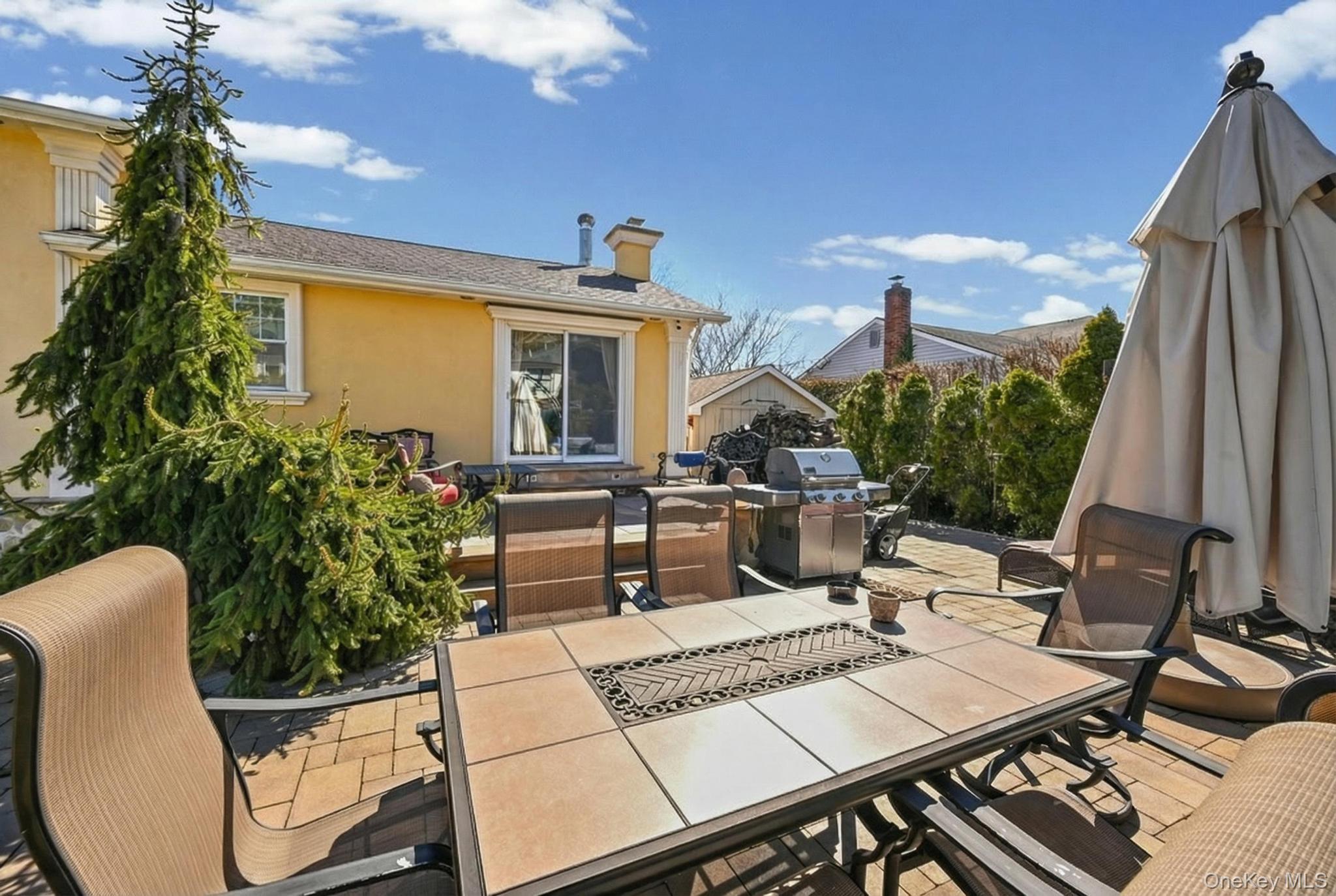 16 Tudor Road Hicksville, NY 11801 - Photo 6 of 24