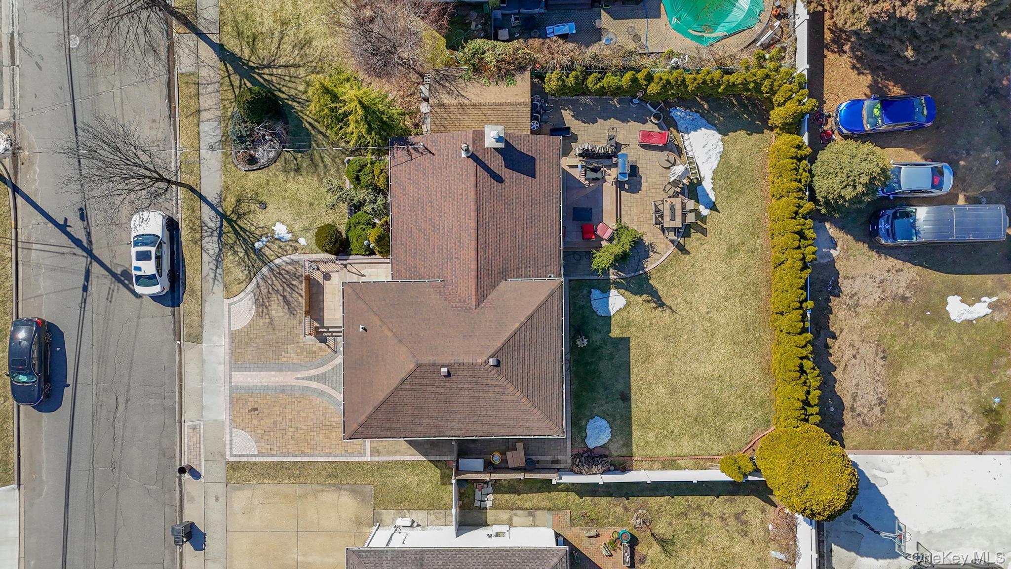 16 Tudor Road Hicksville, NY 11801 - Photo 9 of 24