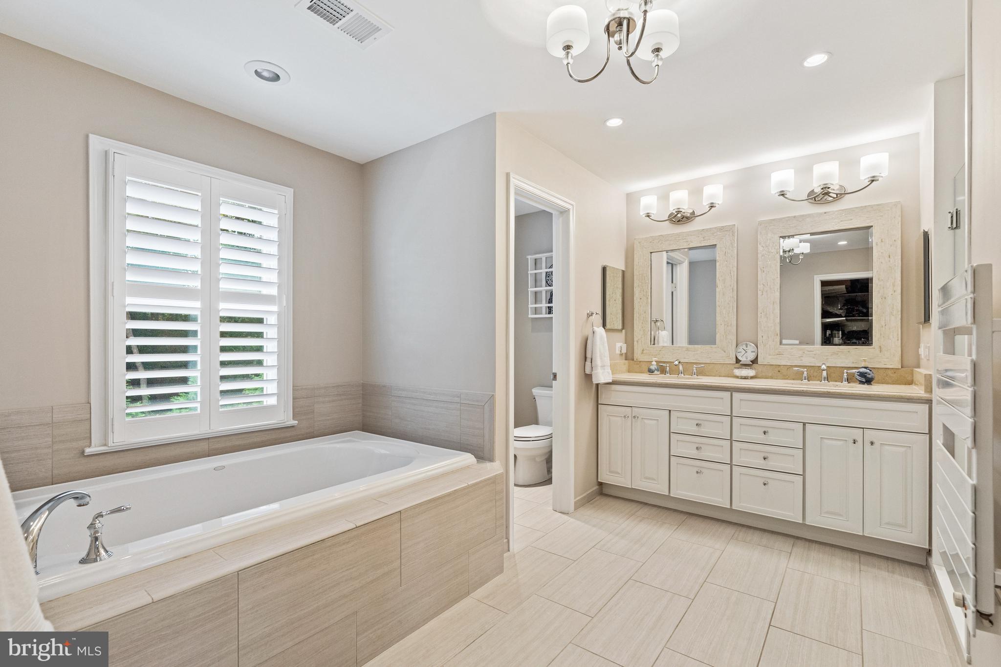 6301 Hunting Ridge Lane McLean, VA 22101 - Photo 25 of 47 Primary Bathroom