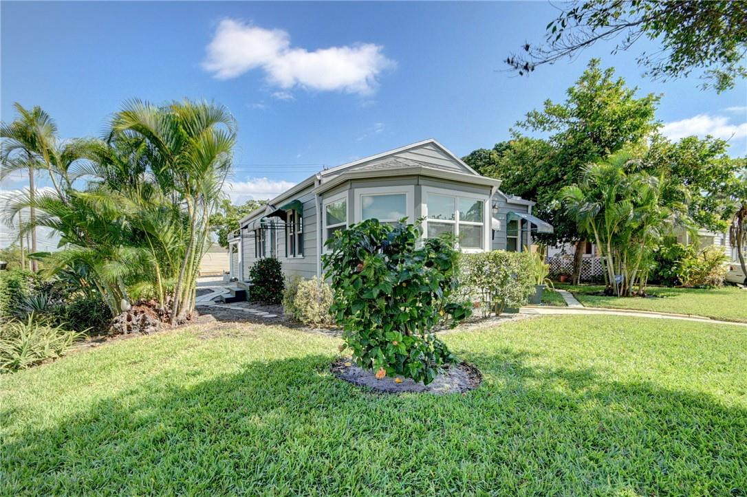745 Hampton Road West Palm Beach, FL 33405 - Photo 4 of 5 Large front yard