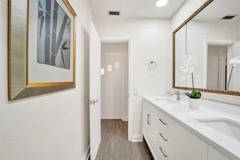 $680,000 | 4756 Southwest 72nd Avenue, Davie, FL 33314