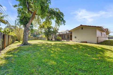 $680,000 | 4756 Southwest 72nd Avenue, Davie, FL 33314