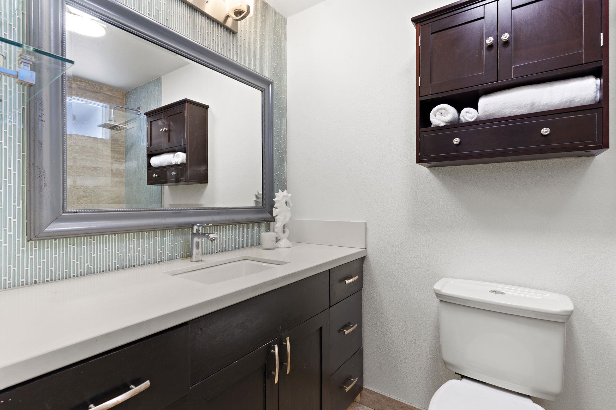14 Kahiapo Place Haiku, HI 96708 - Photo 17 of 30 a bathroom with a sink vanity and a toilet