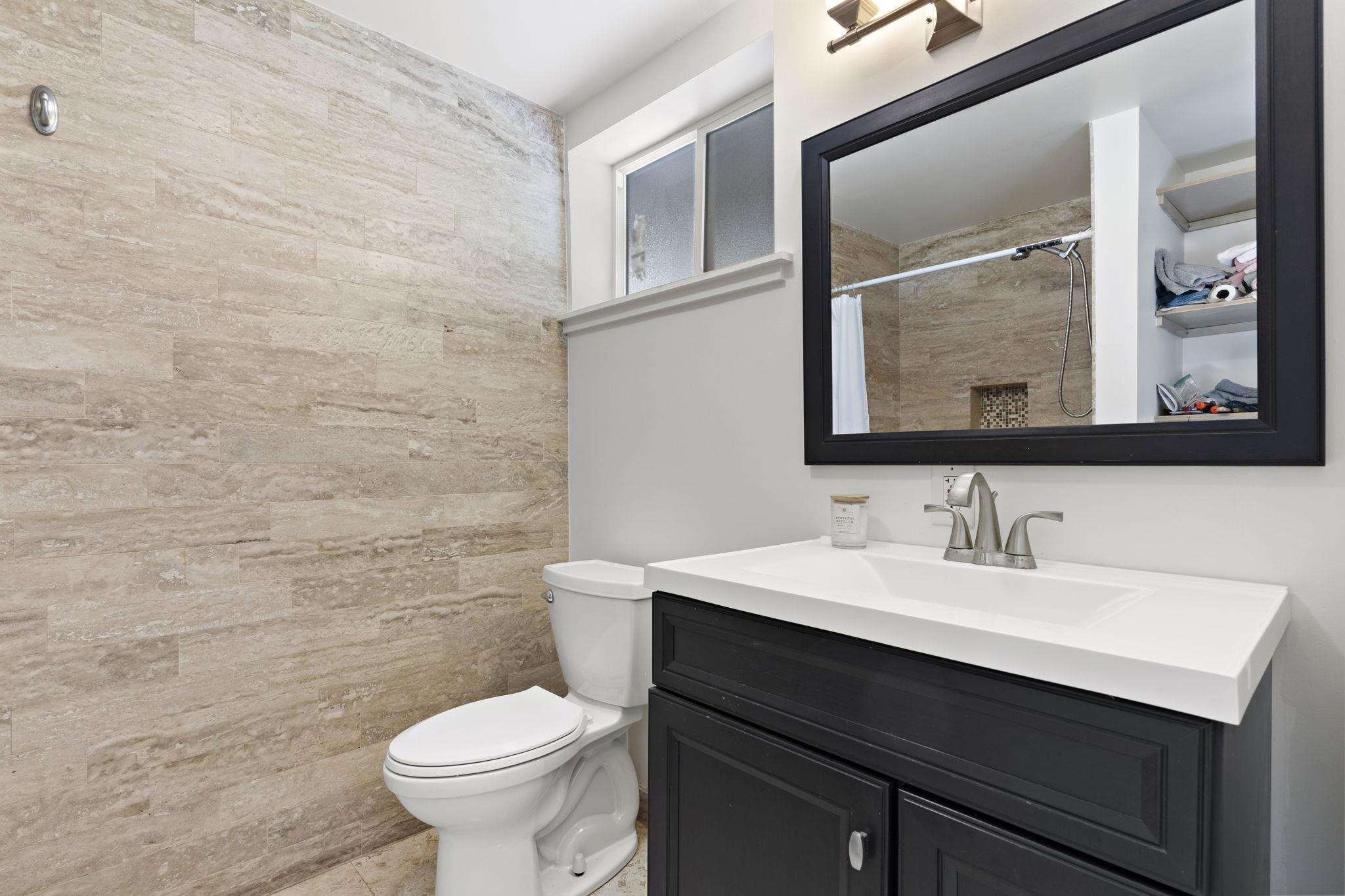 14 Kahiapo Place Haiku, HI 96708 - Photo 28 of 30 a bathroom with a toilet sink and mirror