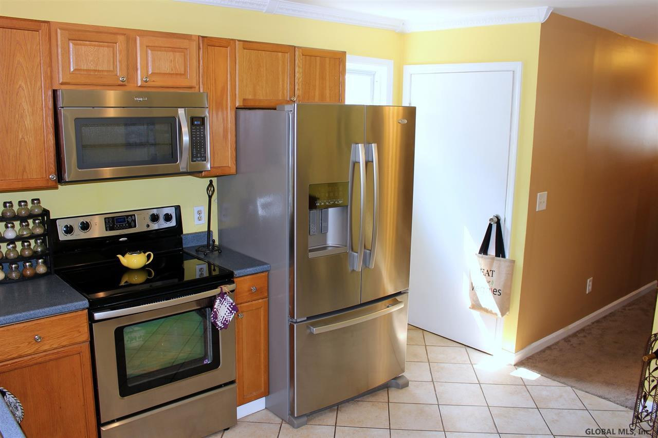126 Clayton Road Schenectady, NY 12304 - Photo 9 of 25 Photo 9