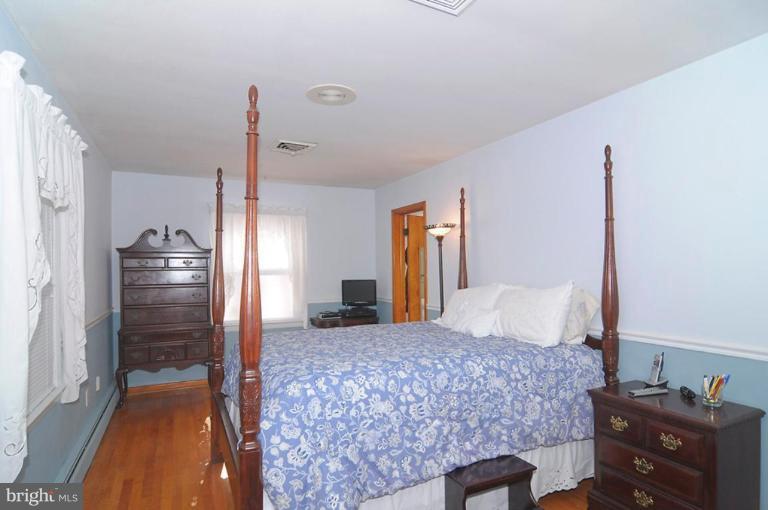 24917 Woodfield Road Damascus, MD 20872 - Photo 11 of 28 Master Bedroom