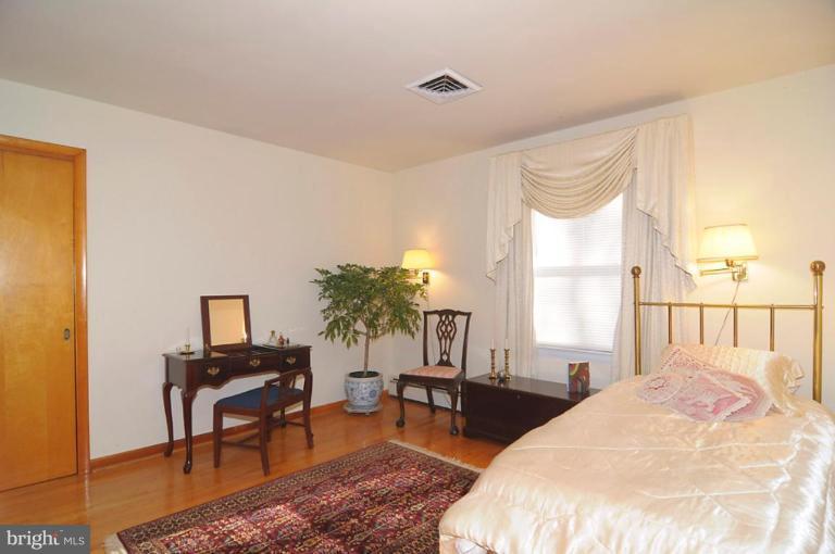 24917 Woodfield Road Damascus, MD 20872 - Photo 13 of 28 Bedroom #2