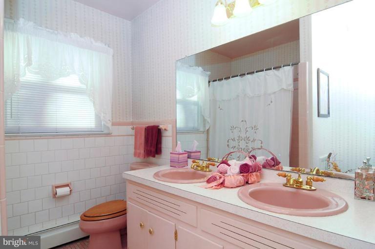 24917 Woodfield Road Damascus, MD 20872 - Photo 14 of 28 Bath #2