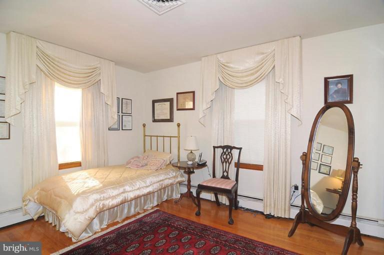 24917 Woodfield Road Damascus, MD 20872 - Photo 15 of 28 Bedroom #3