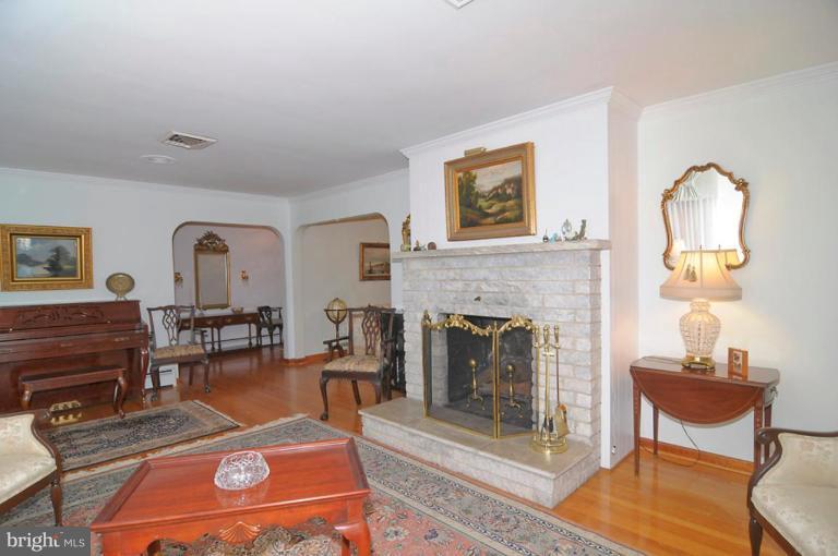 24917 Woodfield Road Damascus, MD 20872 - Photo 5 of 28 Living Room #2