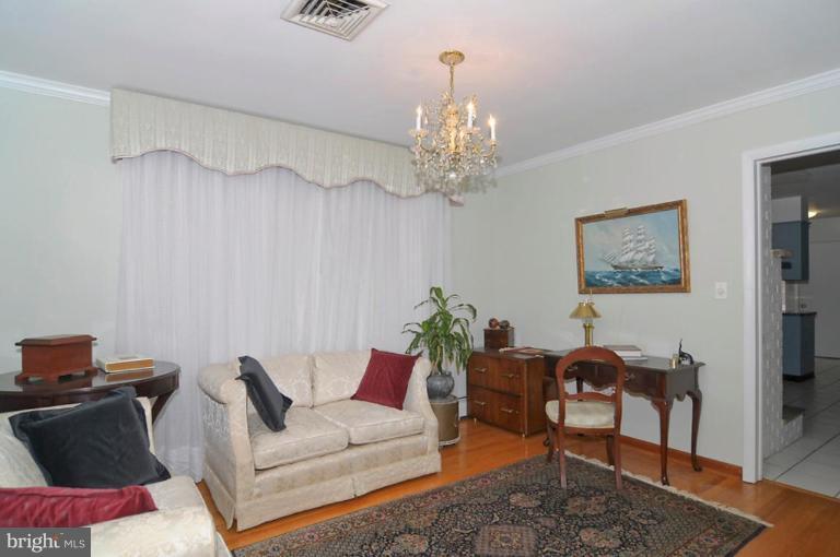 24917 Woodfield Road Damascus, MD 20872 - Photo 6 of 28 Den
