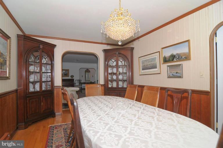 24917 Woodfield Road Damascus, MD 20872 - Photo 7 of 28 Dining Room