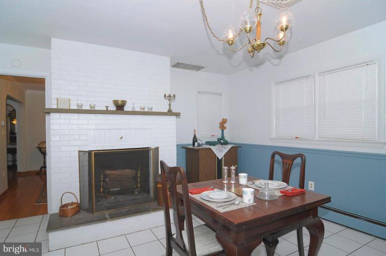 24917 Woodfield Road Damascus, MD 20872 - Photo 8 of 28 Kitchen