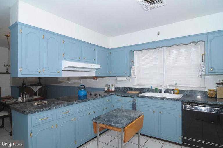 24917 Woodfield Road Damascus, MD 20872 - Photo 9 of 28 Kitchen #2