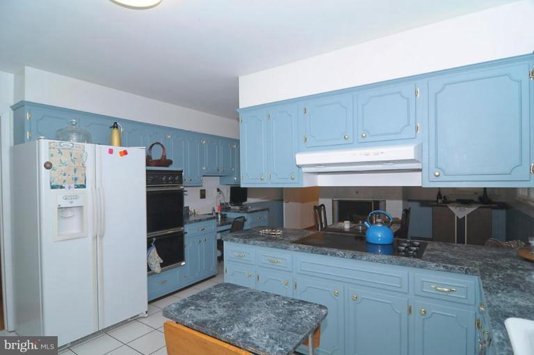 24917 Woodfield Road Damascus, MD 20872 - Photo 10 of 28 Kitchen #3