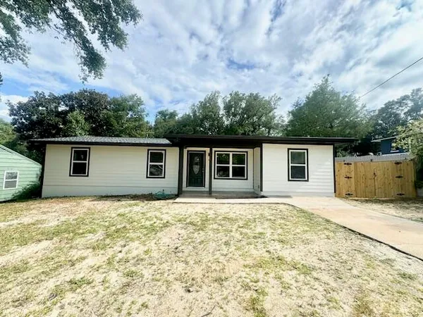 $2,175 | 329 Edge Avenue, Valparaiso, FL 32580