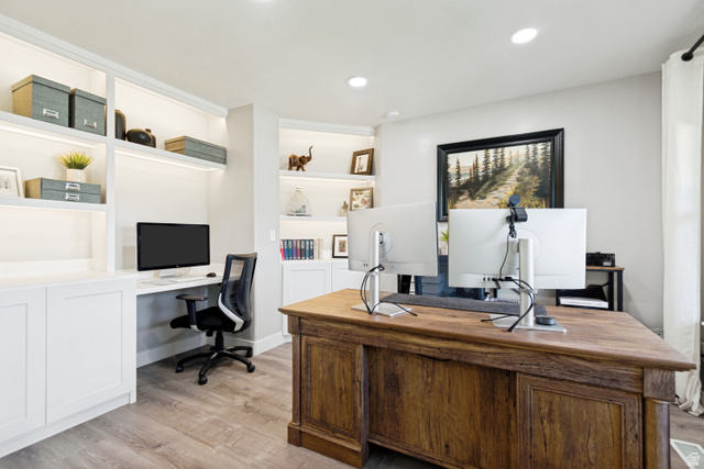 983 West 1550th Street South Springville, UT 84663 - Photo 11 of 43 Built-in shelving with integrated lighting, wood-finish flooring, recessed ceiling lighting, a dedicated desk area, and a large window.