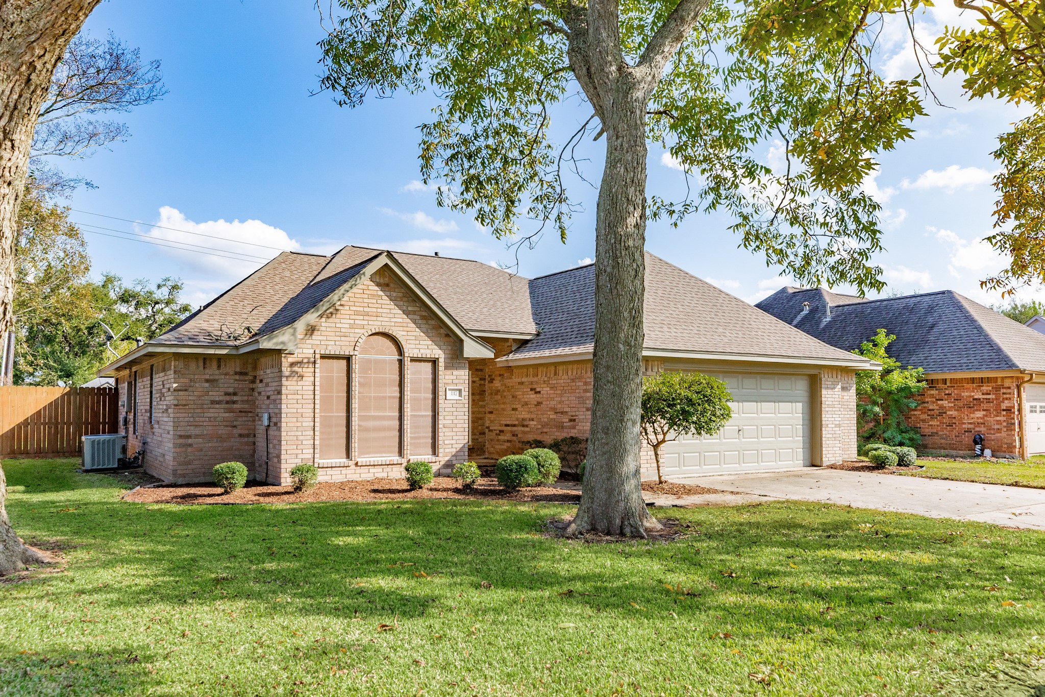 117 Jamestown Avenue Clute, TX 77531 - Photo 5 of 23