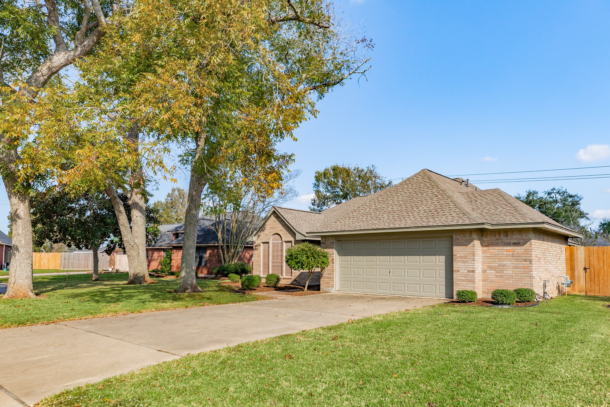 117 Jamestown Avenue Clute, TX 77531 - Photo 6 of 23