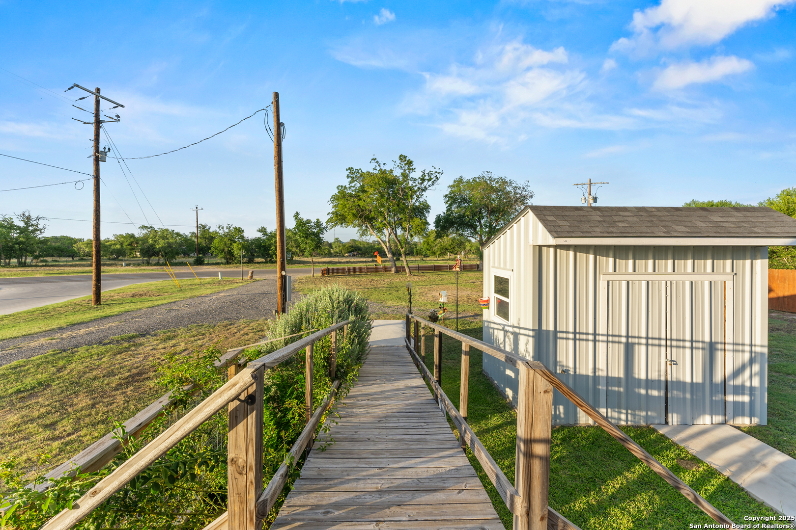 286 Highway 173 Bandera, TX 78003 - Photo 21 of 38 a view of a balcony with ocean view