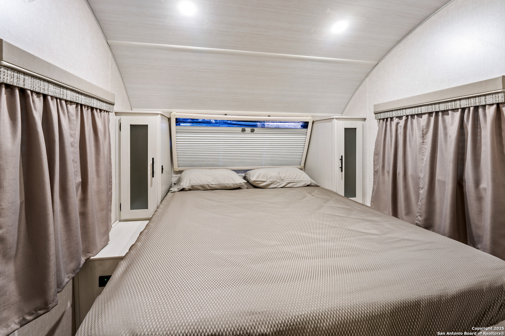 286 Highway 173 Bandera, TX 78003 - Photo 35 of 38 a bedroom with a bed and a window