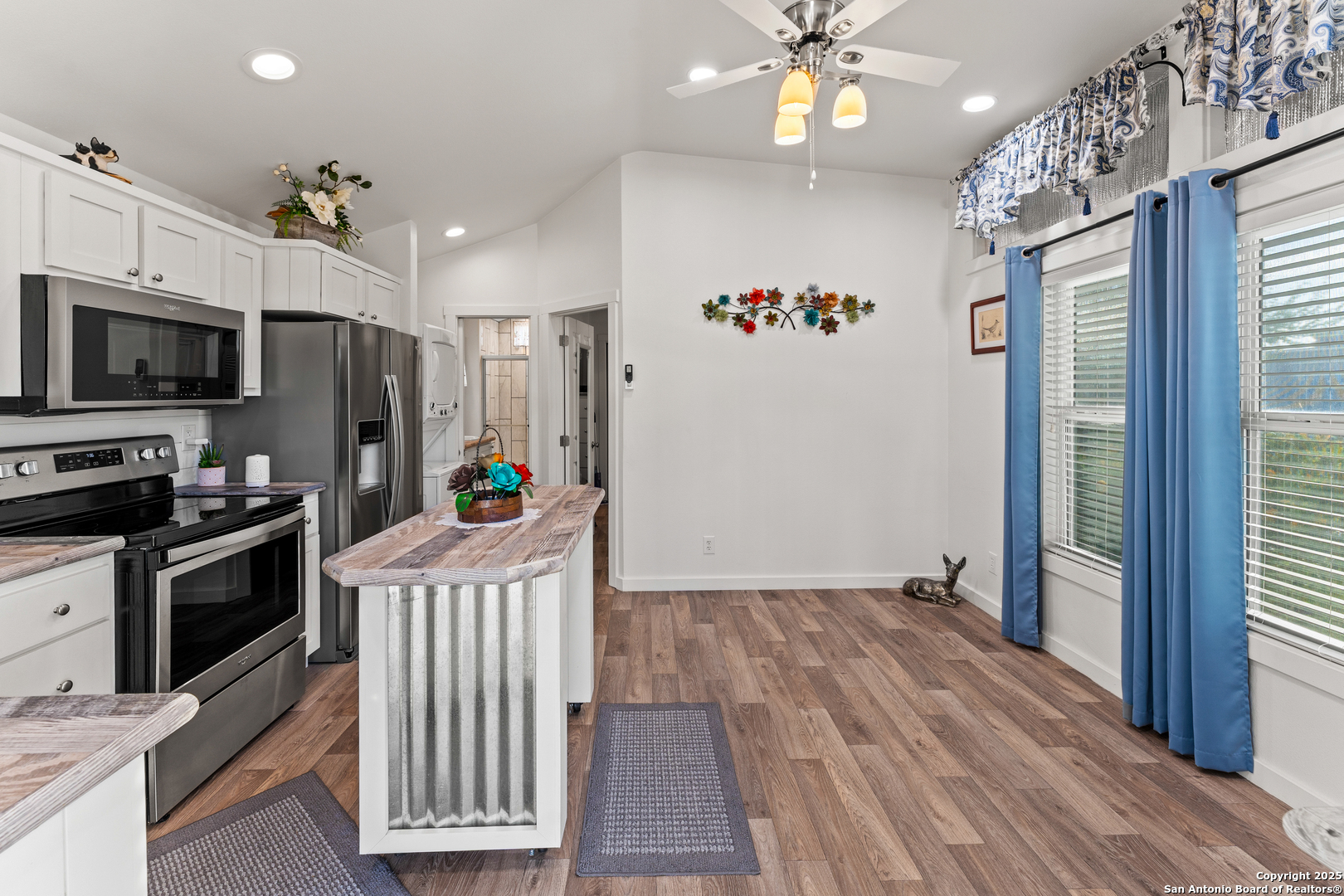 286 Highway 173 Bandera, TX 78003 - Photo 6 of 38