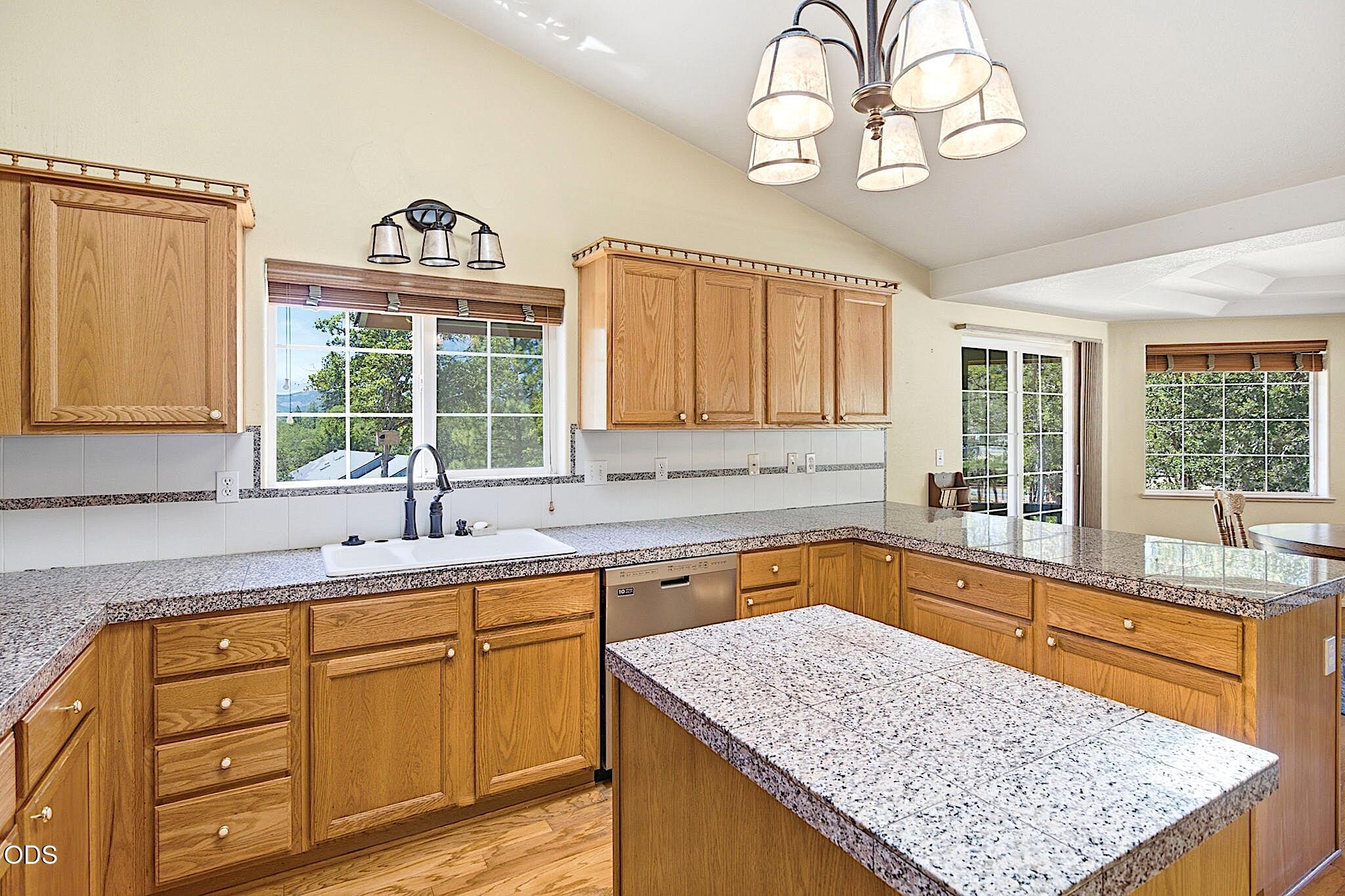 371 Castle Creek Road Grants Pass, OR 97526 - Photo 22 of 71 Gallery Image 22