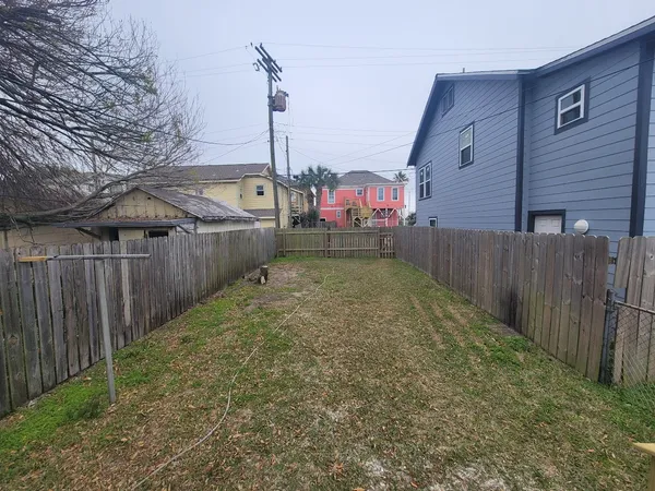 $1,650 | 723 Sealy Street, Galveston, TX 77550