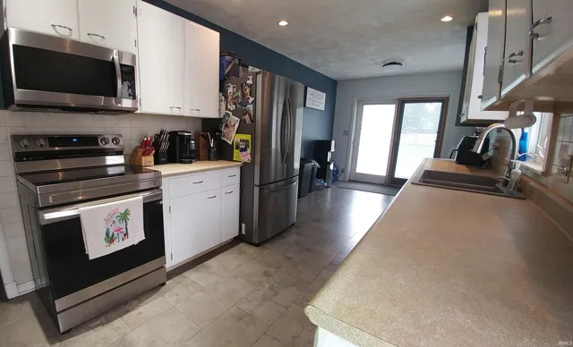 $190,000 | 402 West Perkins Street, Hartford City, IN 47348