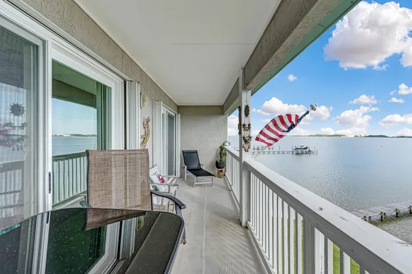 $385,000 | 1695 Highway 98, Unit 302, Mary Esther, FL 32569