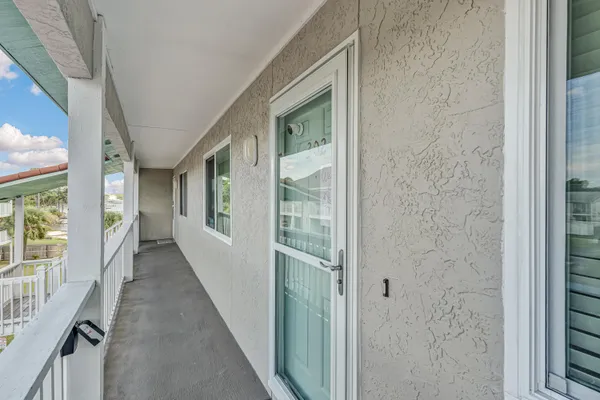 $385,000 | 1695 Highway 98, Unit 302, Mary Esther, FL 32569