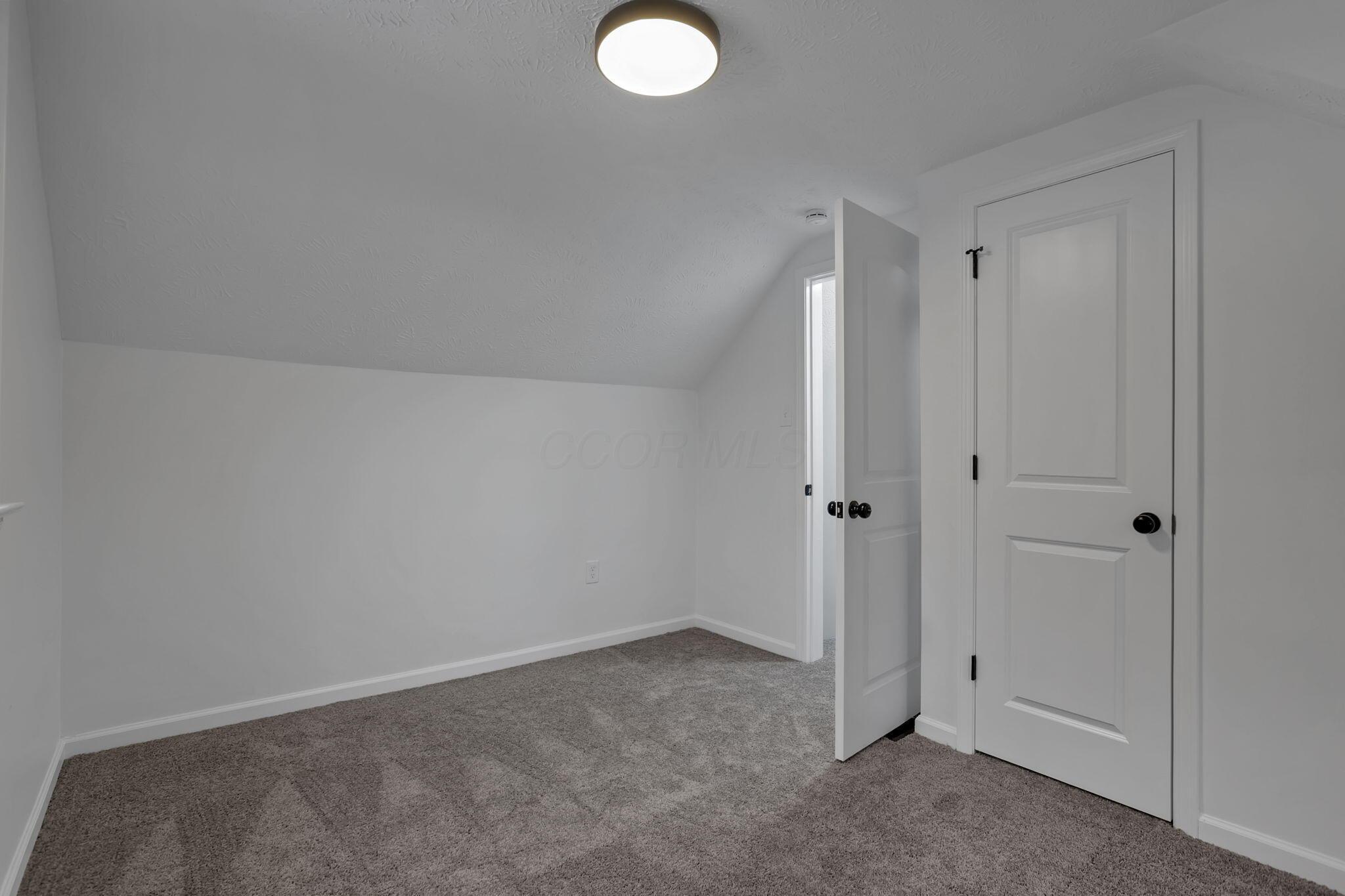 430 South James Road Columbus, OH 43213 - Photo 14 of 24 33-web-or-mls-SMEP3935