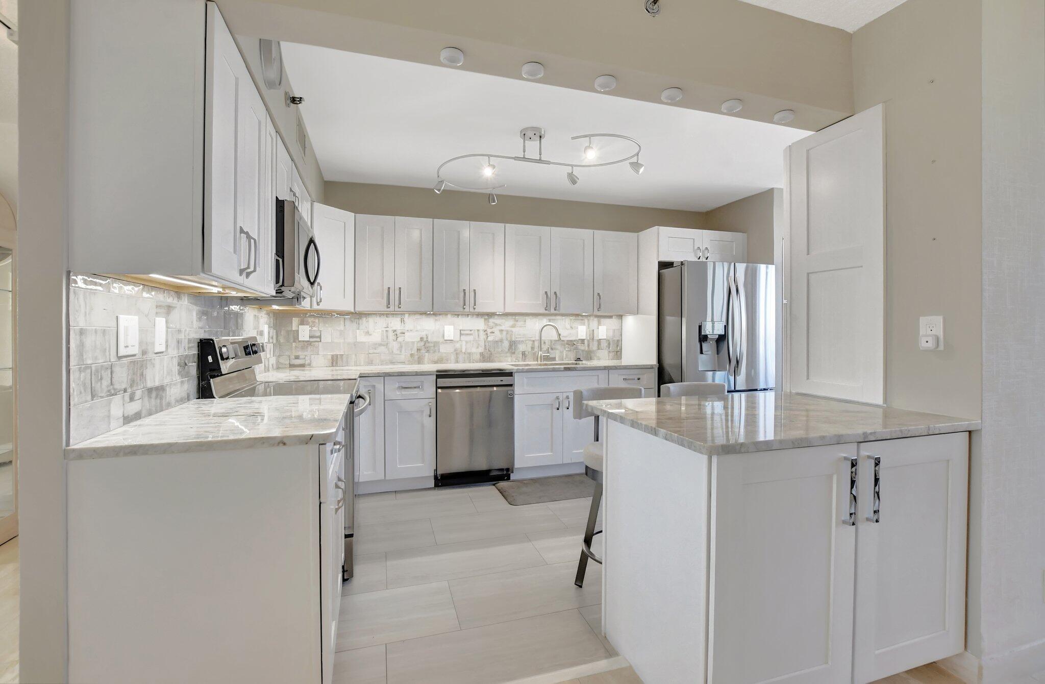 7170 Promenade Drive, Unit 702 Boca Raton, FL 33433 - Photo 13 of 45 kitchen