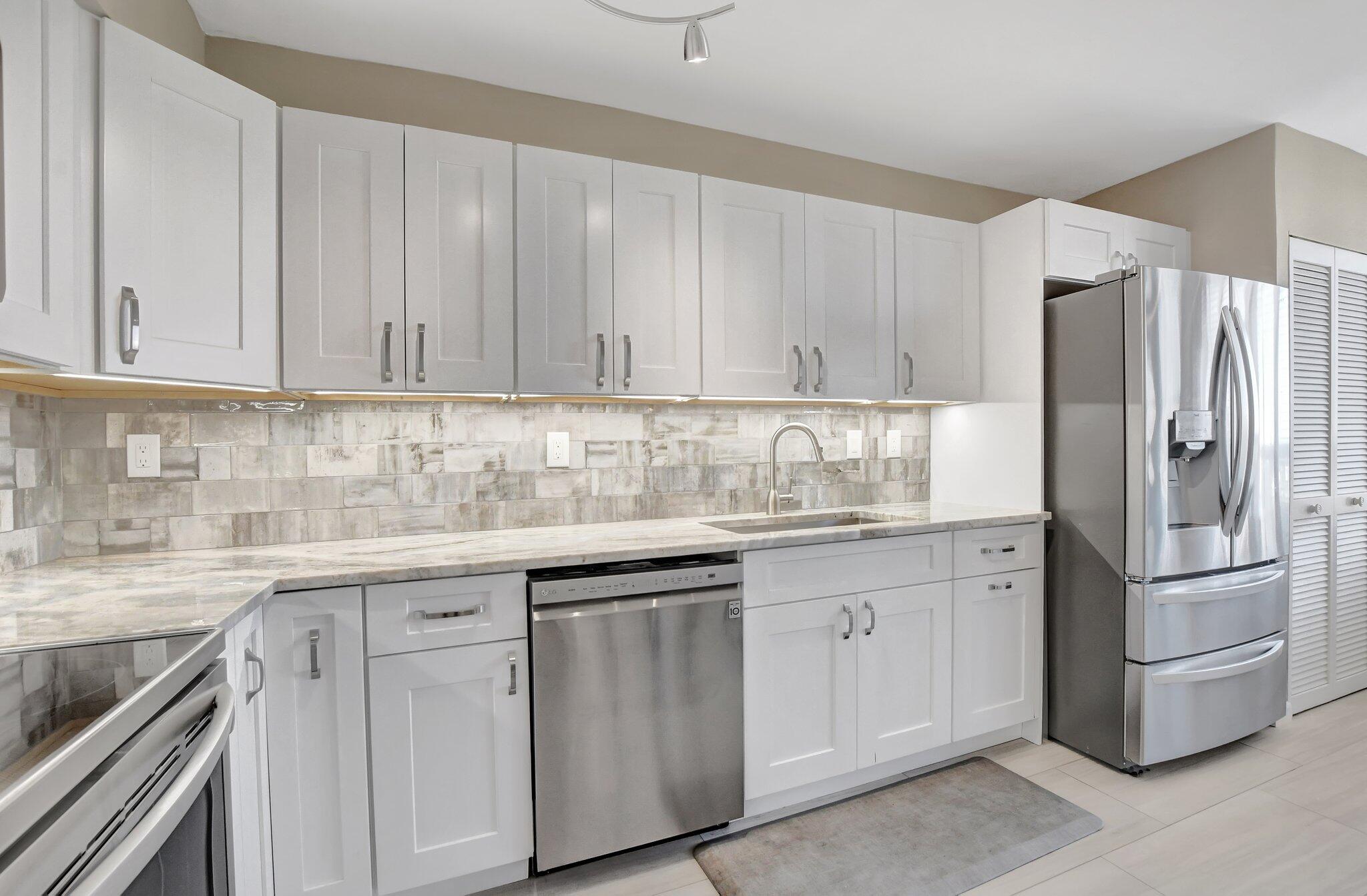7170 Promenade Drive, Unit 702 Boca Raton, FL 33433 - Photo 14 of 45 kitchen