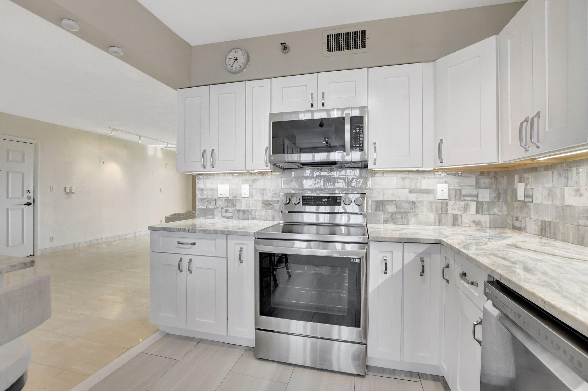 7170 Promenade Drive, Unit 702 Boca Raton, FL 33433 - Photo 15 of 45 kitchen