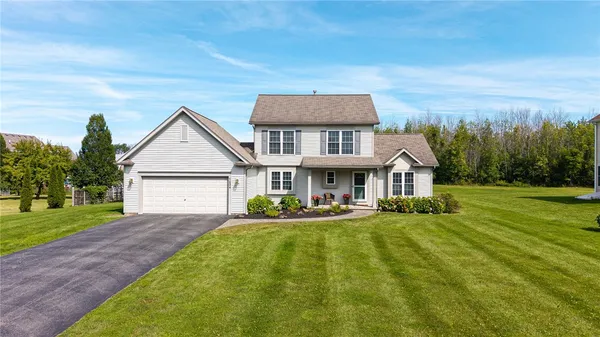 $349,900 | 7624 Lake Meadow Drive, Ontario, NY 14519