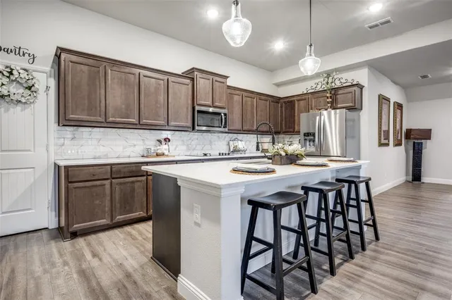 $460,000 | 623 Woodridge Drive, Oak Point, TX 75068