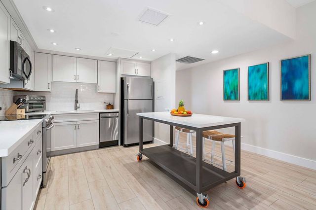 $1,099,000 | 75-6040 Alii Drive, Unit 704, Kailua-Kona, HI 96740