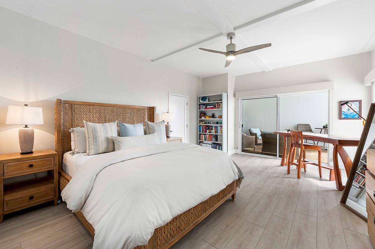 75-6040 Alii Drive, Unit 704 Kailua-Kona, HI 96740 - Photo 17 of 30 a bedroom with bed and wooden floor