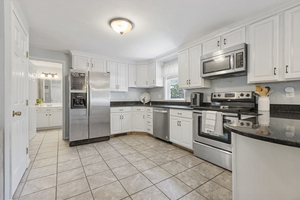 85 Old Elmdale Road Uxbridge, MA 01569 - Photo 14 of 42