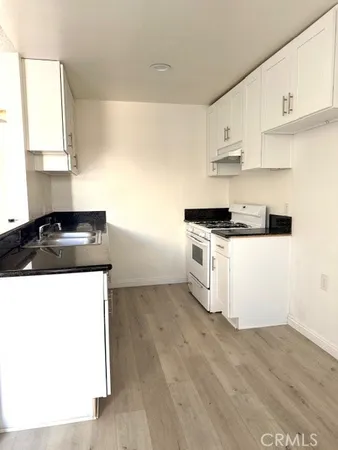 $2,690 | 1180 Crenshaw Boulevard, Unit 212, Los Angeles, CA 90019