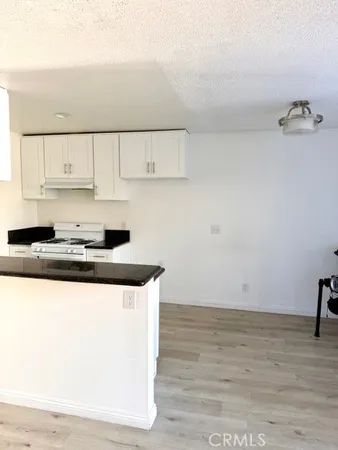 $2,690 | 1180 Crenshaw Boulevard, Unit 212, Los Angeles, CA 90019