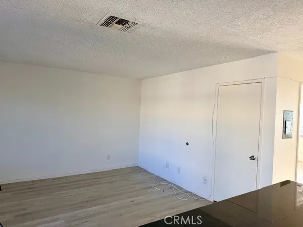 $2,690 | 1180 Crenshaw Boulevard, Unit 212, Los Angeles, CA 90019