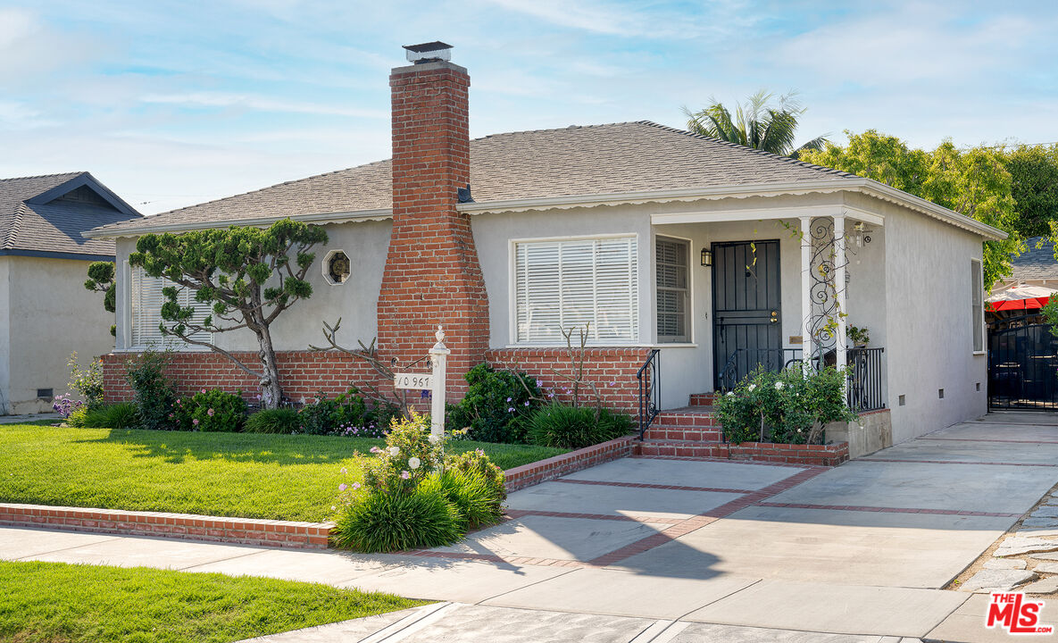 10967 Pickford Way, Culver City, CA 90230 Compass