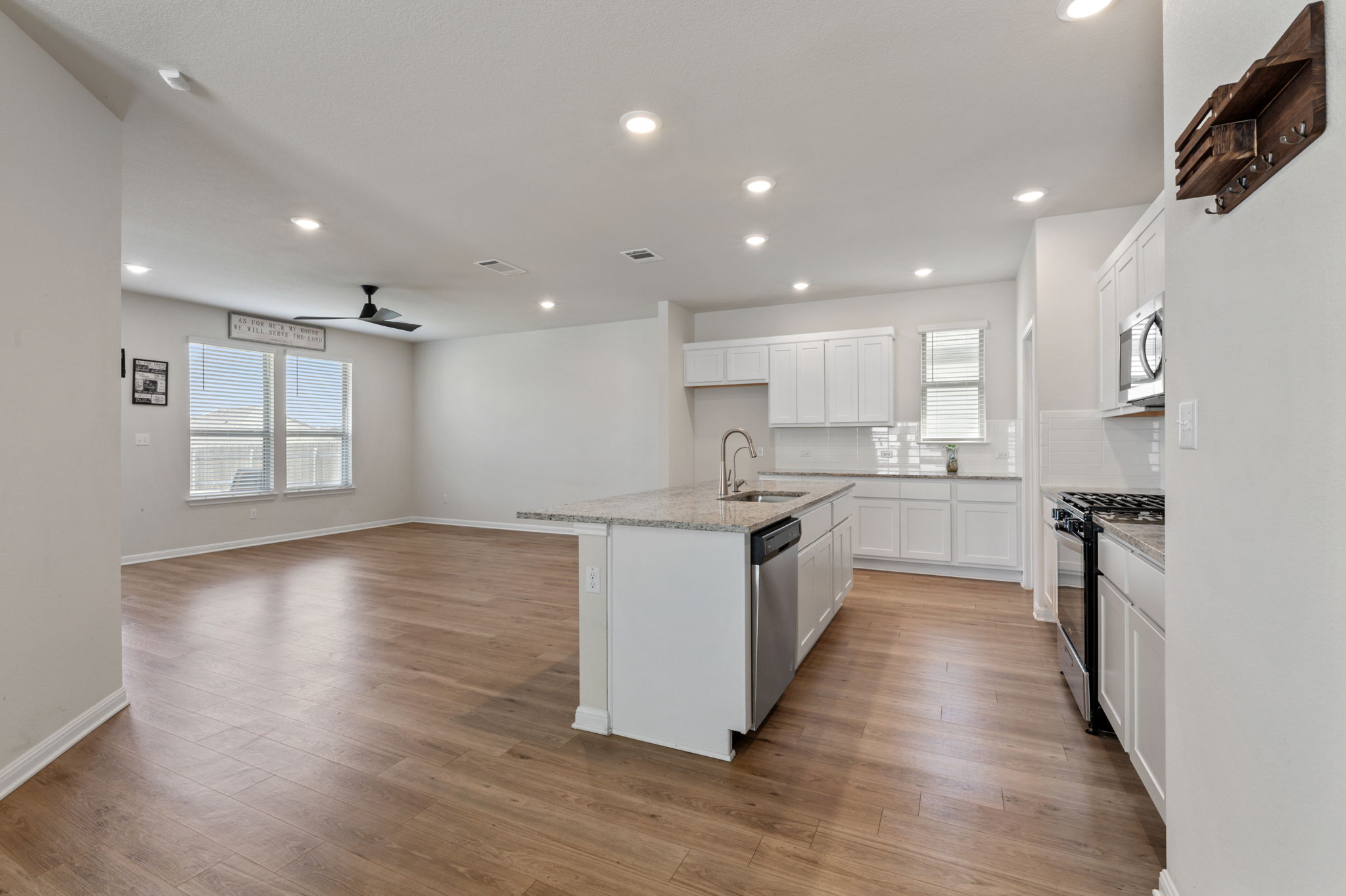 144 Gullivers Drive Elgin, TX 78621 - Photo 17 of 38