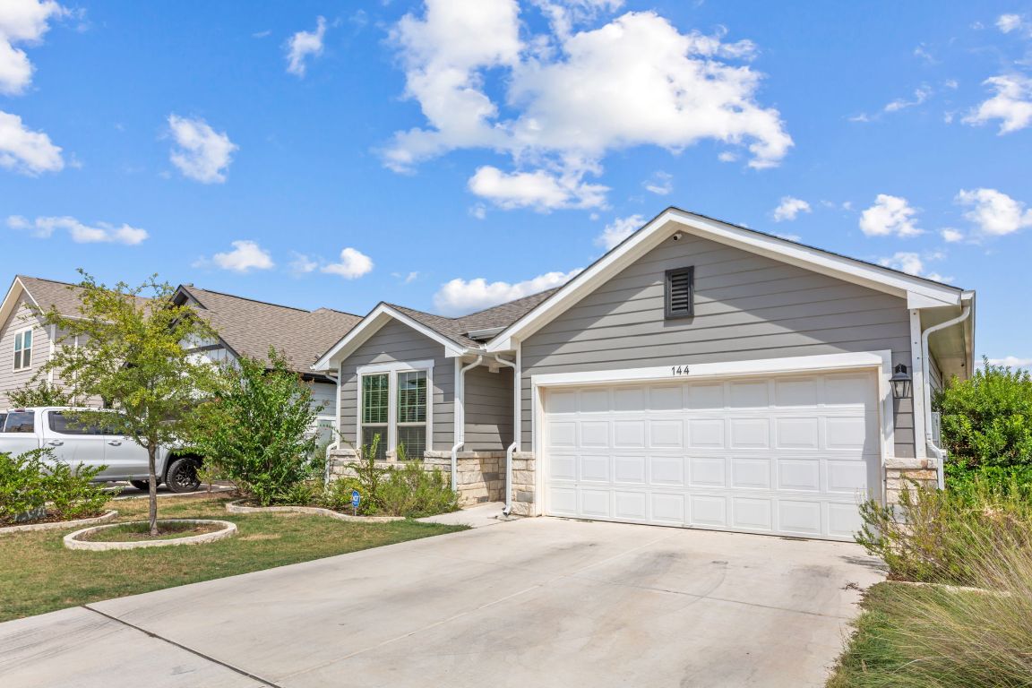 144 Gullivers Drive Elgin, TX 78621 - Photo 2 of 38