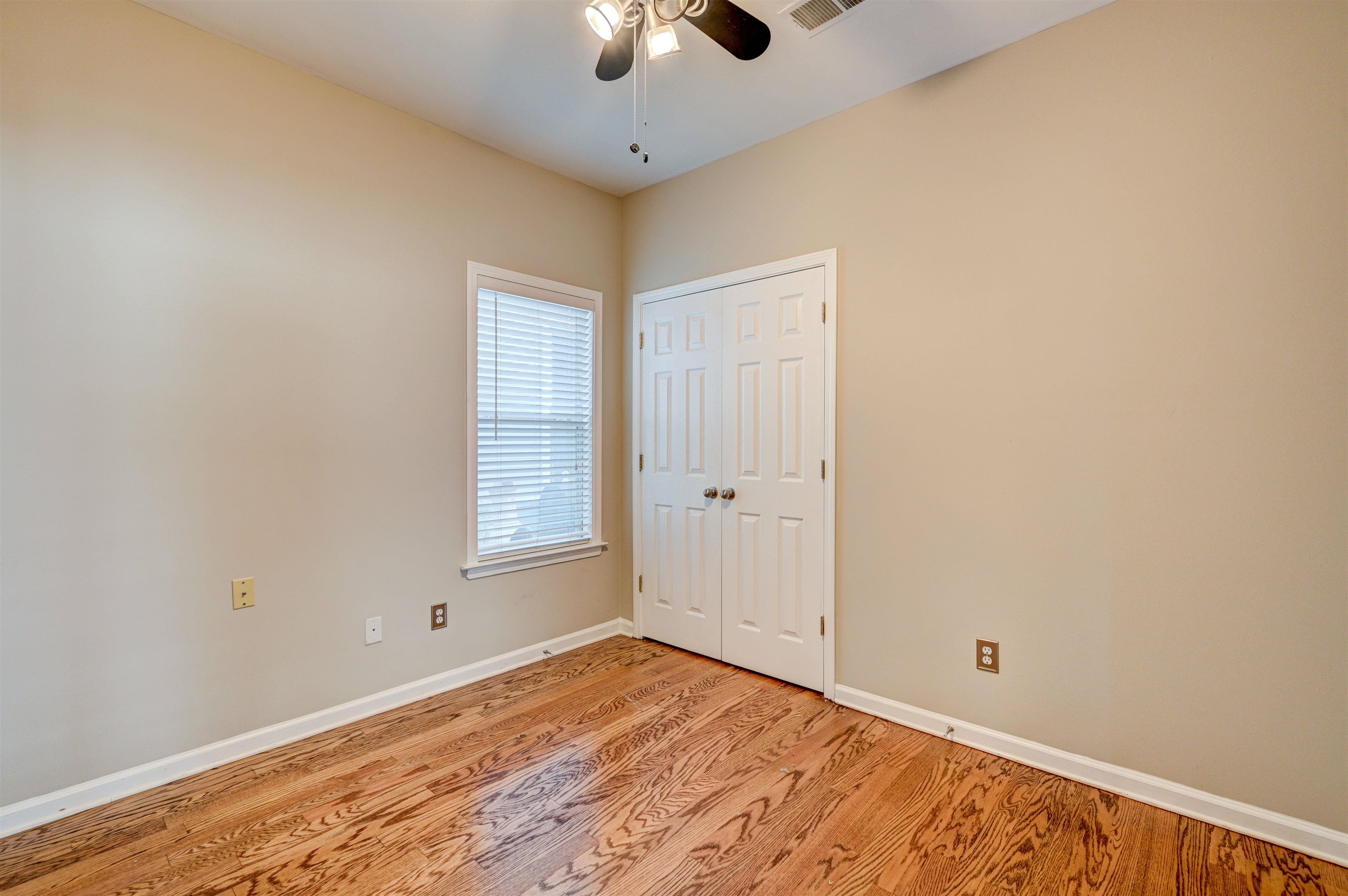 1355 Island Ridge Drive Memphis, TN 38103 - Photo 14 of 21 an empty room with chandelier fan and windows
