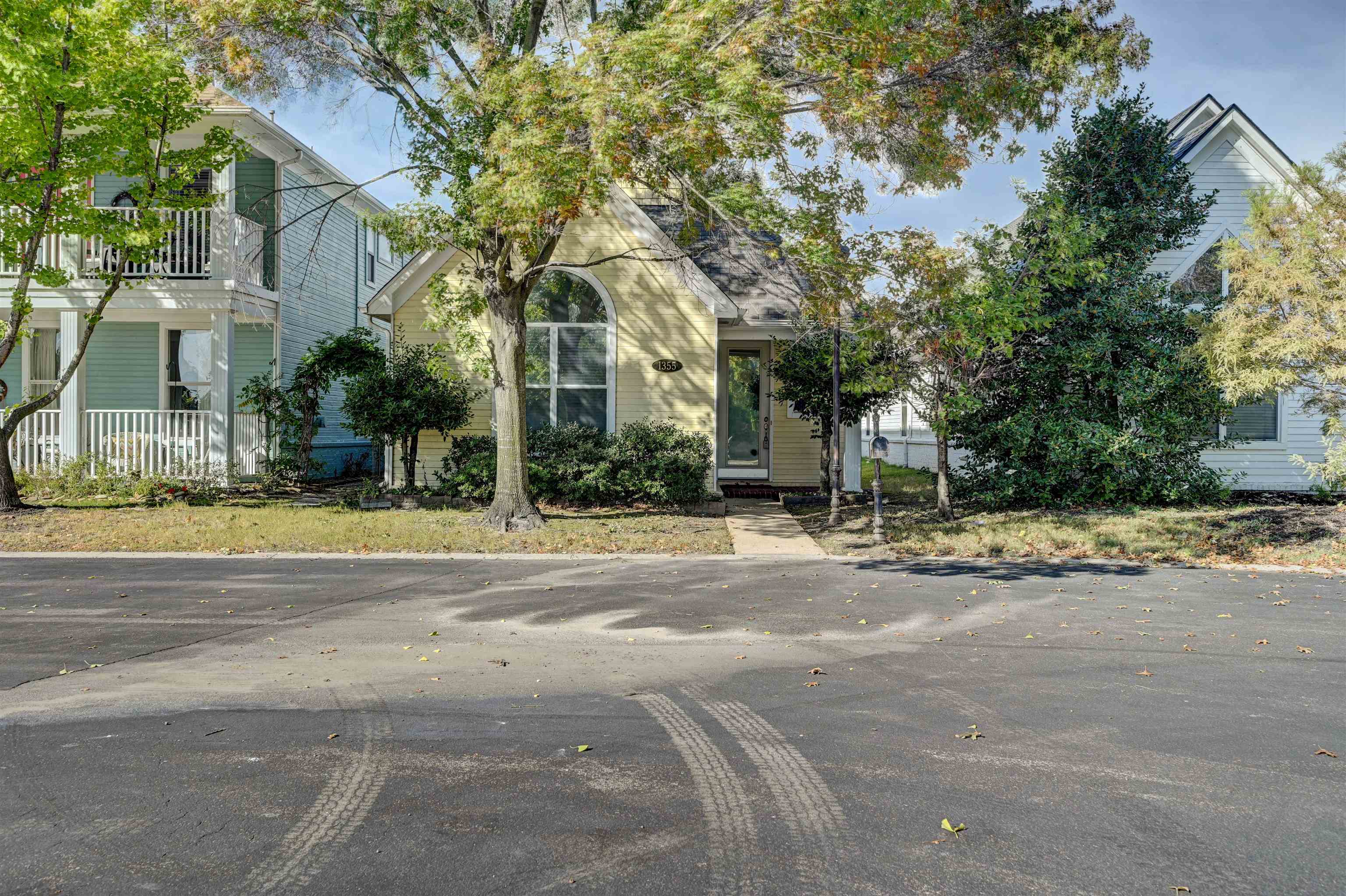 1355 Island Ridge Drive Memphis, TN 38103 - Photo 18 of 21 a view of a building with a trees