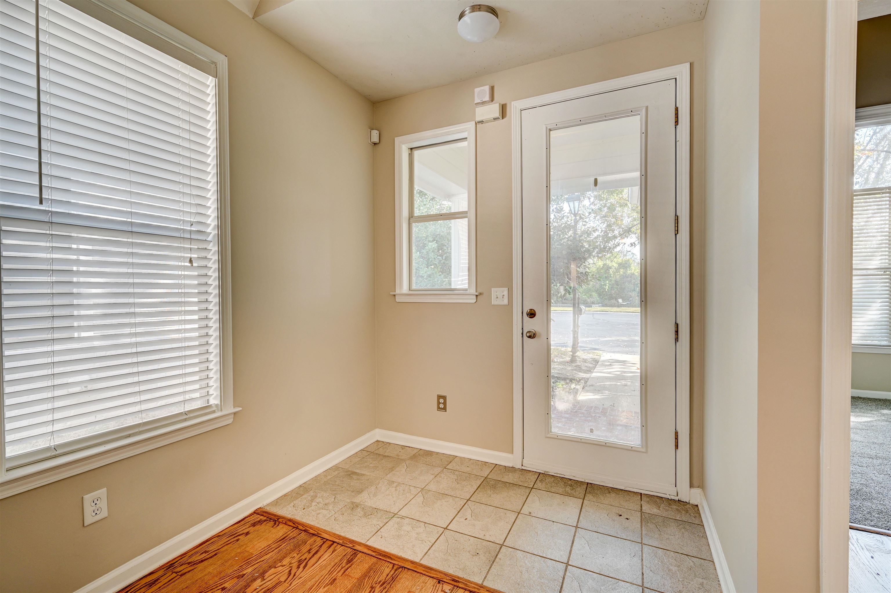 1355 Island Ridge Drive Memphis, TN 38103 - Photo 2 of 21 a view of an empty room with window